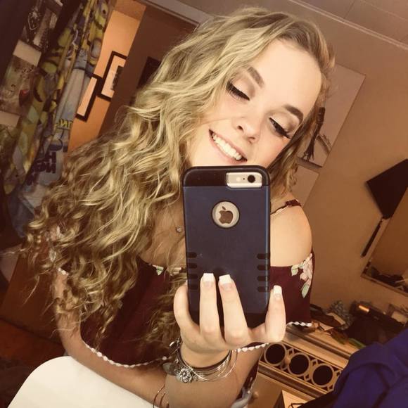 Meet your Posher, Jordyn - Picture 1 of 1